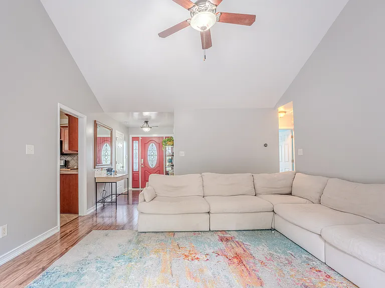 220 Dolphin Dr — Photo 8