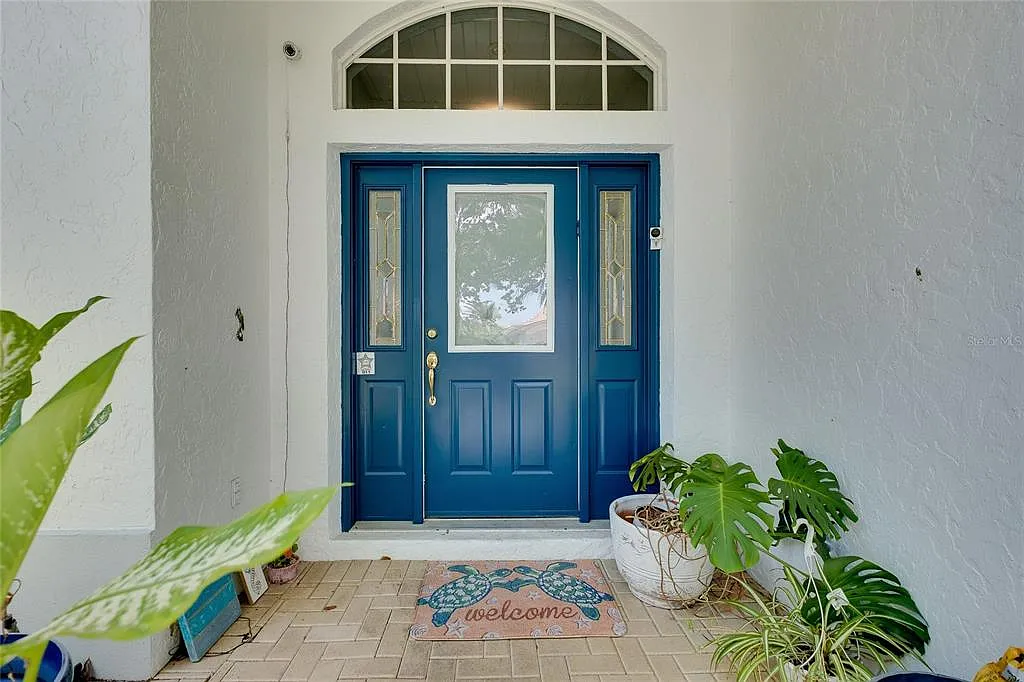 3 bed, 3.0 bath, 2368 sqft, $4,700 — Photo 2
