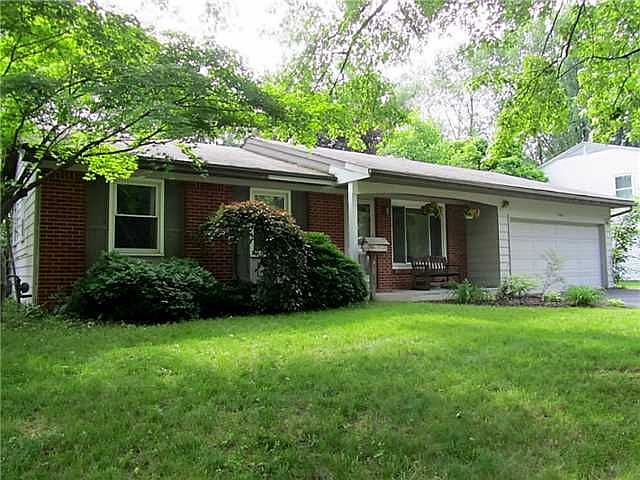2nd image of 2404 Country Squire Ln