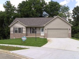 104 Stone Creek Ct, East Peoria, IL 61611