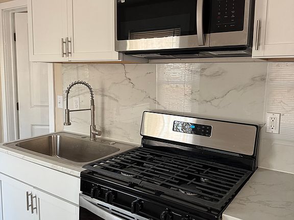 5th image of 45 Charlotte St #2W
