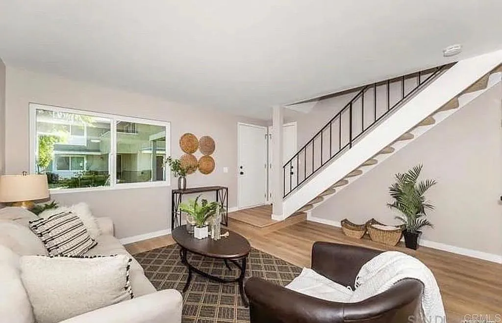 2 bed, 1.5 bath, 996 sqft, $2,850 — Photo 1