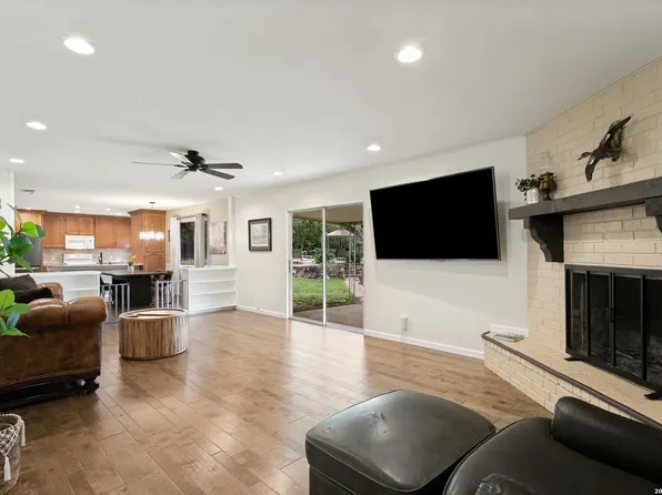 3881 MENGER DR, San Antonio, TX 78259