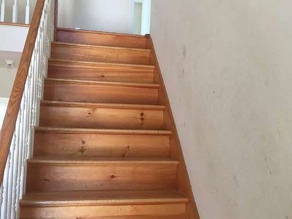 3rd image of 572 Seaman Ave