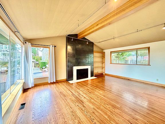5th image of 2304 100th Ave NE