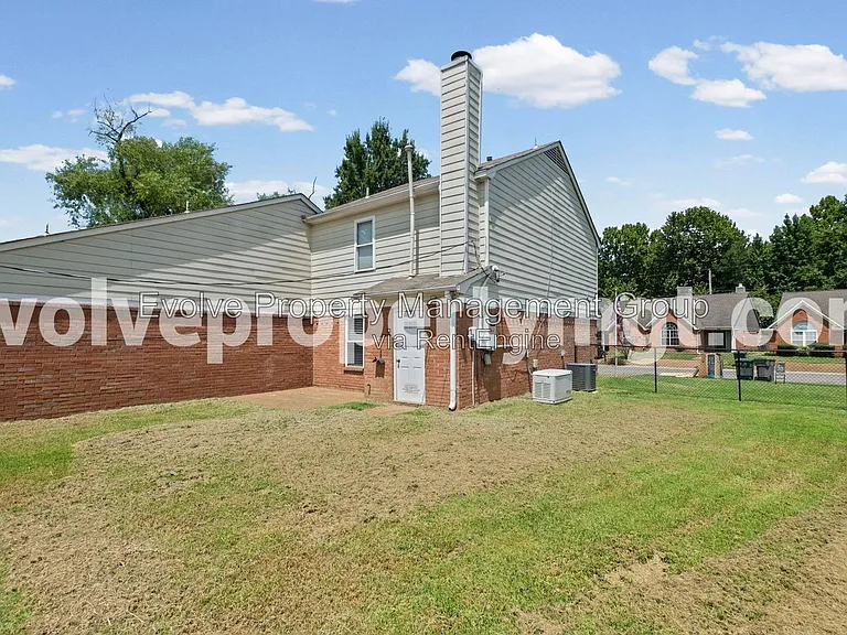 8363 Creek Front Dr — Photo 20