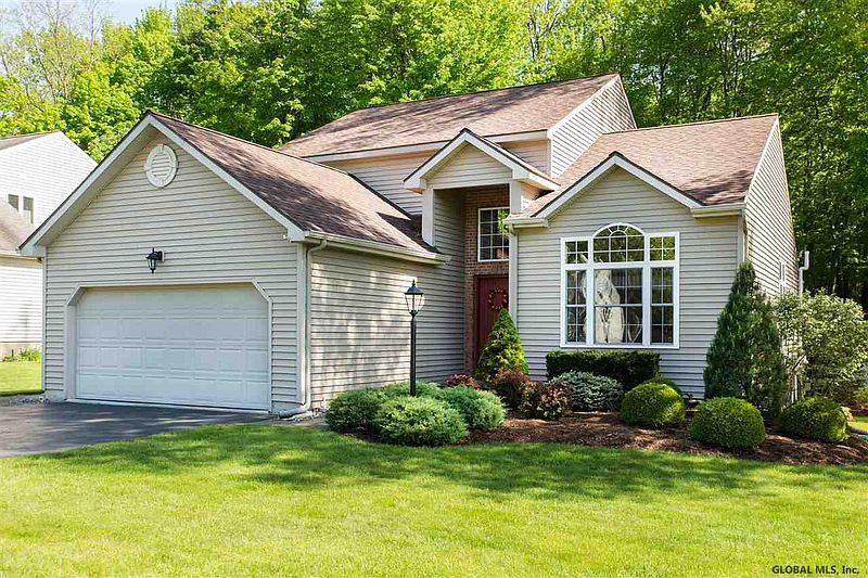 2nd image of 18 SUNDANCE Drive