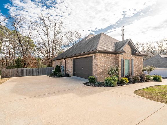 3rd image of 334 Eagle Rock Cir