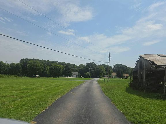 5th image of 20 Bauer Ln