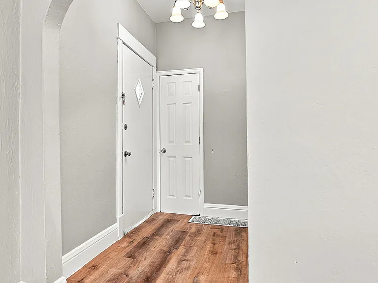 1420 S Washington St — Photo 2