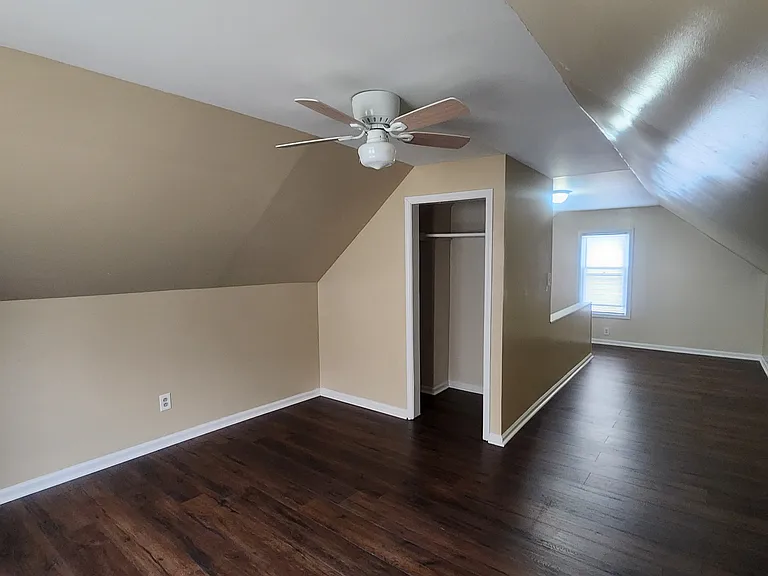 219 E Grand Blvd — Photo 13