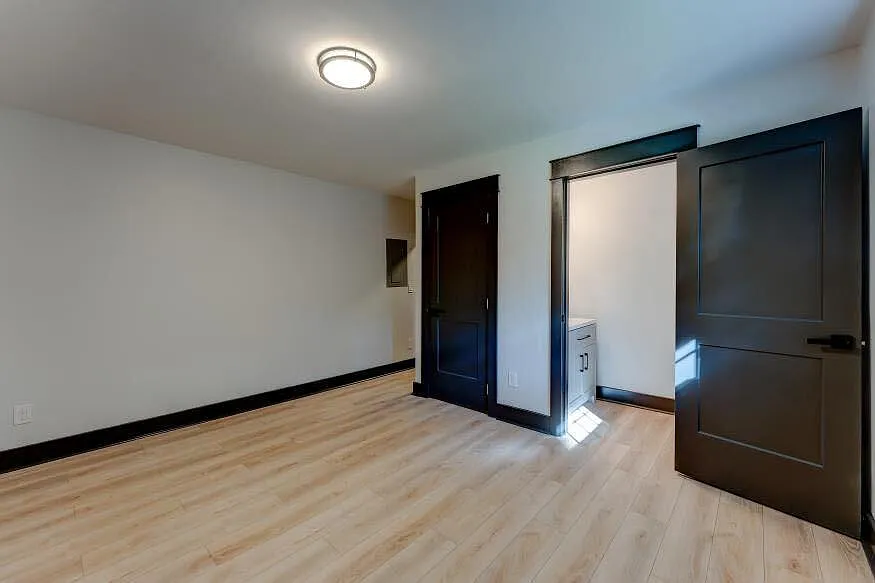 2436 Belvedere Ave - Apt 3 — Photo 4