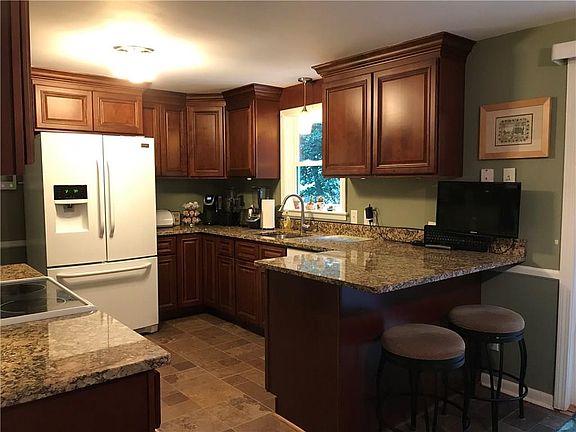 2nd image of 37 Vista Dr