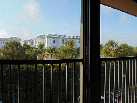 3rd image of 220 Lake Dr APT 306