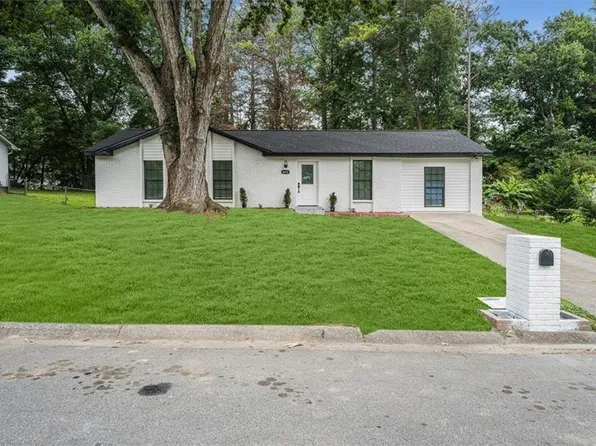 6073 Fieldcrest Dr, Morrow, GA 30260