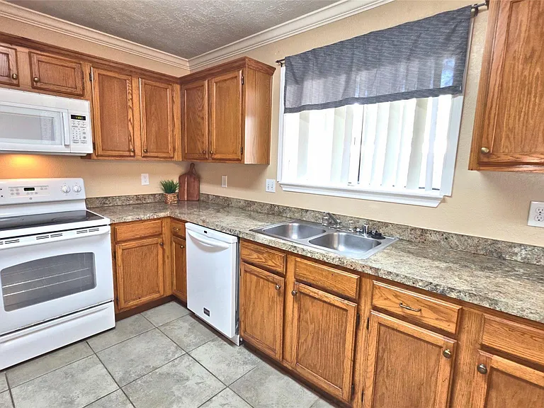 7403 Gateridge Dr — Photo 7