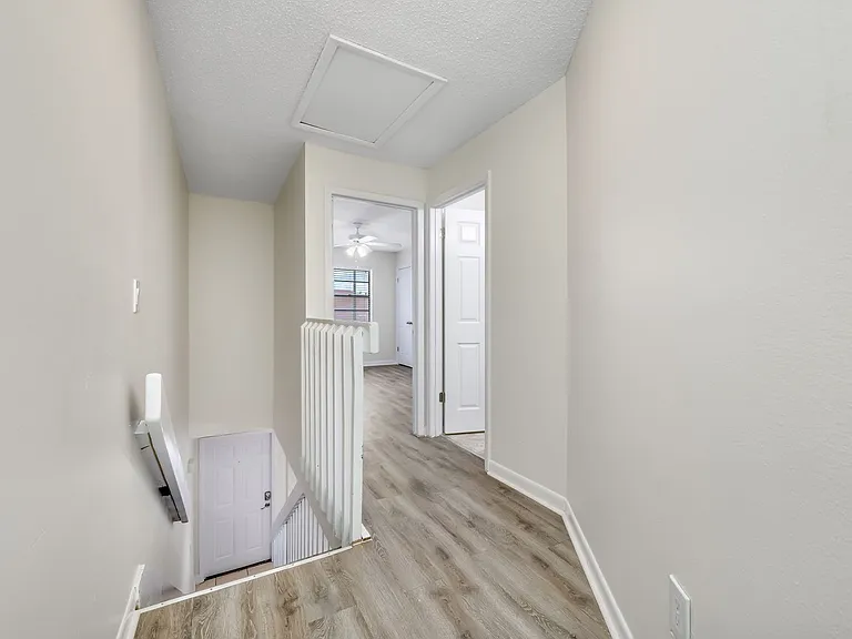 6119 Memorial Hwy — Photo 48