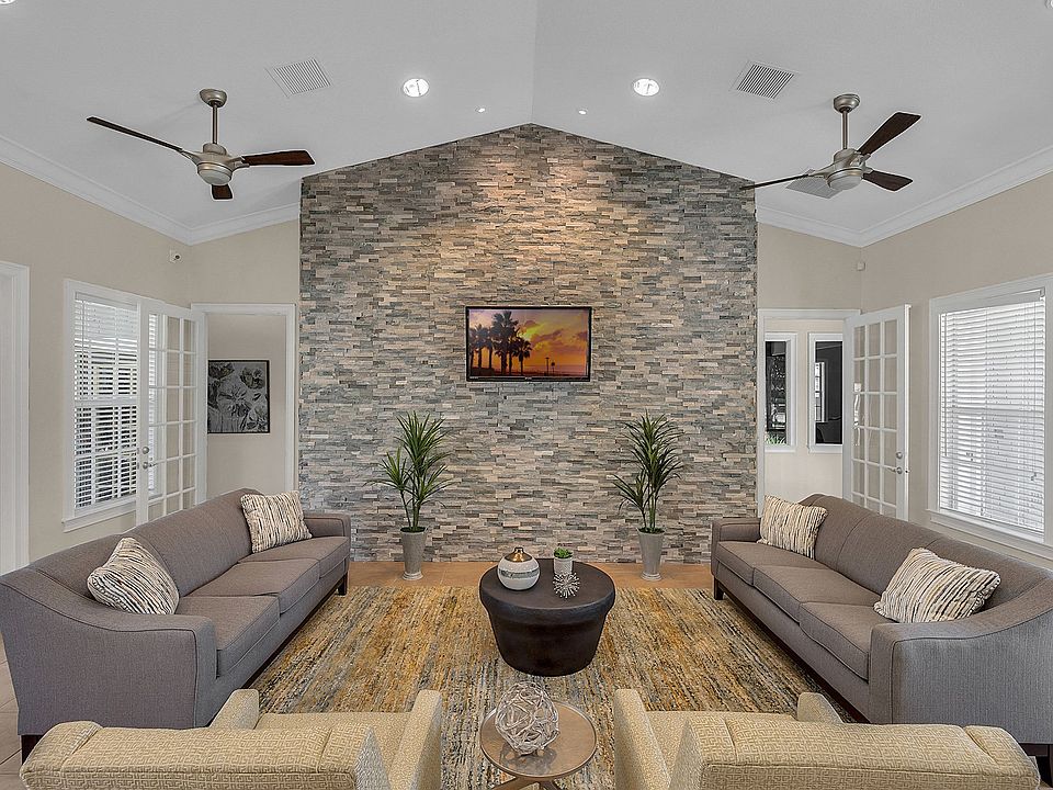 Clubhouse Entertainment Space