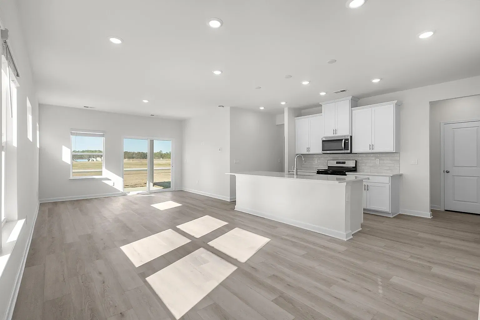 4 bed, 2100 sqft, $2,600 — Photo 3