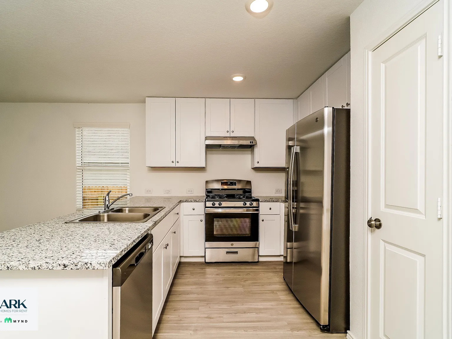 3 bed, 2.0 bath, 1217 sqft, $1,725 — Photo 4