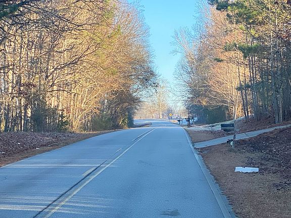 4th image of 631 Steele Rd