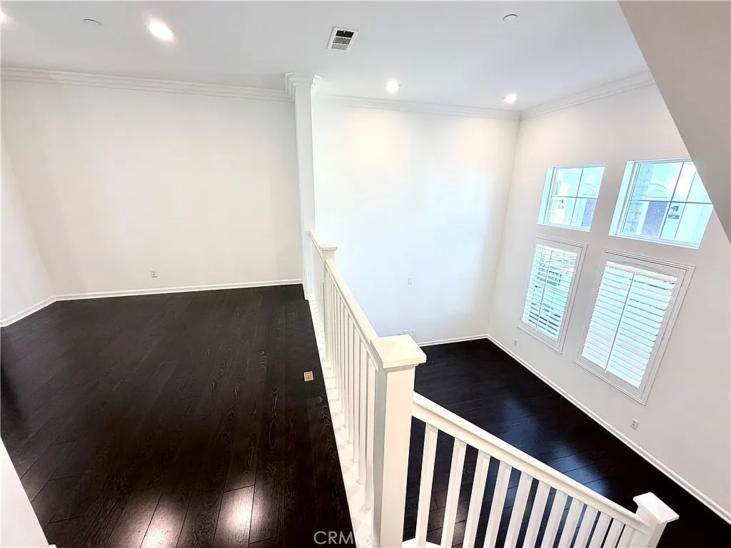 3 bed, 2.5 bath, 1560 sqft, $3,700 — Photo 4