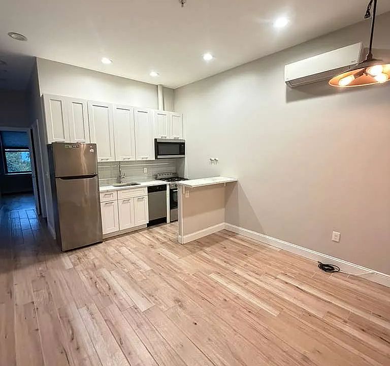 1st image of 46 Clifton Pl #3B