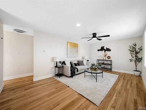 3rd image of 7491 Niagara Street