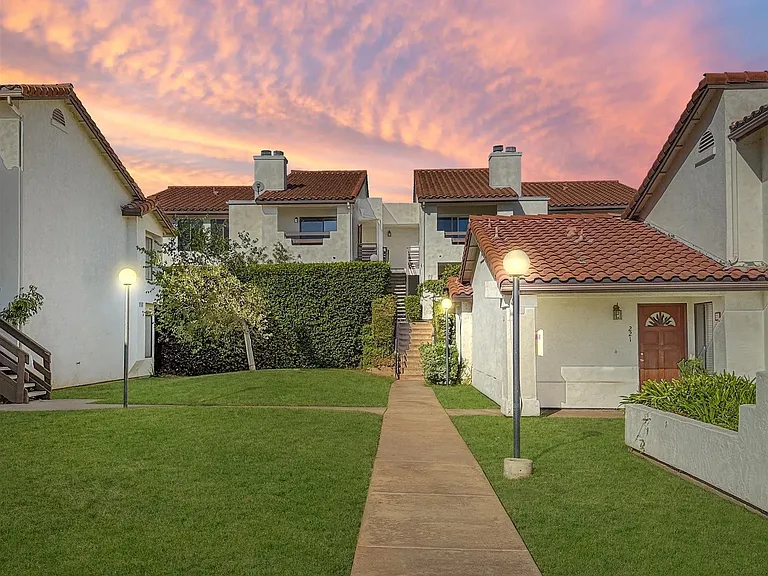 2425 Cranston Dr — Photo 16