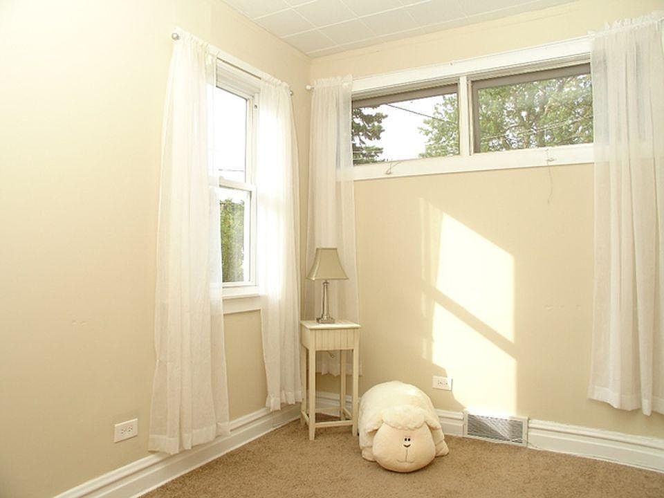 1st image of 219 E Division St