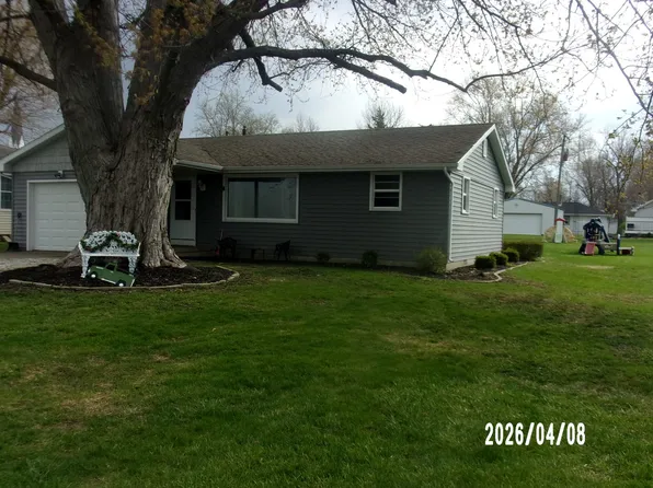 304 N Cherry St, Crescent City, IL 60928