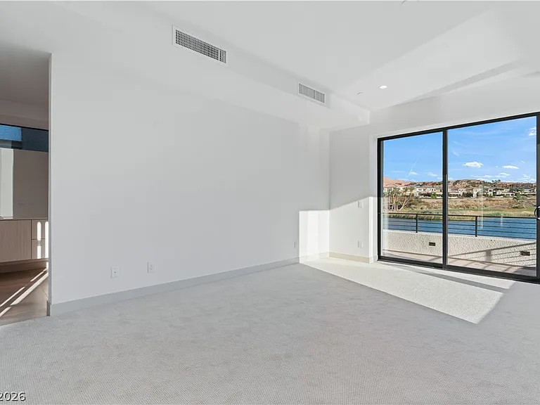66 Lakefront Dr — Photo 31