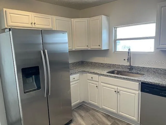 221 W Emily St — Photo 4