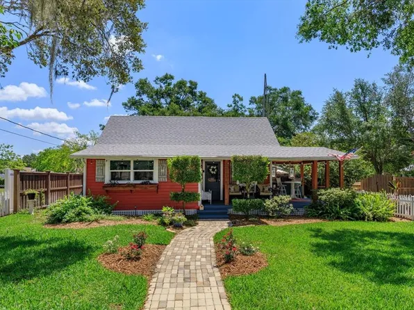1010 N CLAYTON STREET, MOUNT DORA, FL 32757