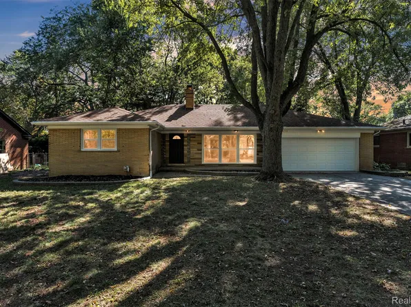 18755 Cambridge Blvd, Lathrup Village, MI 48076