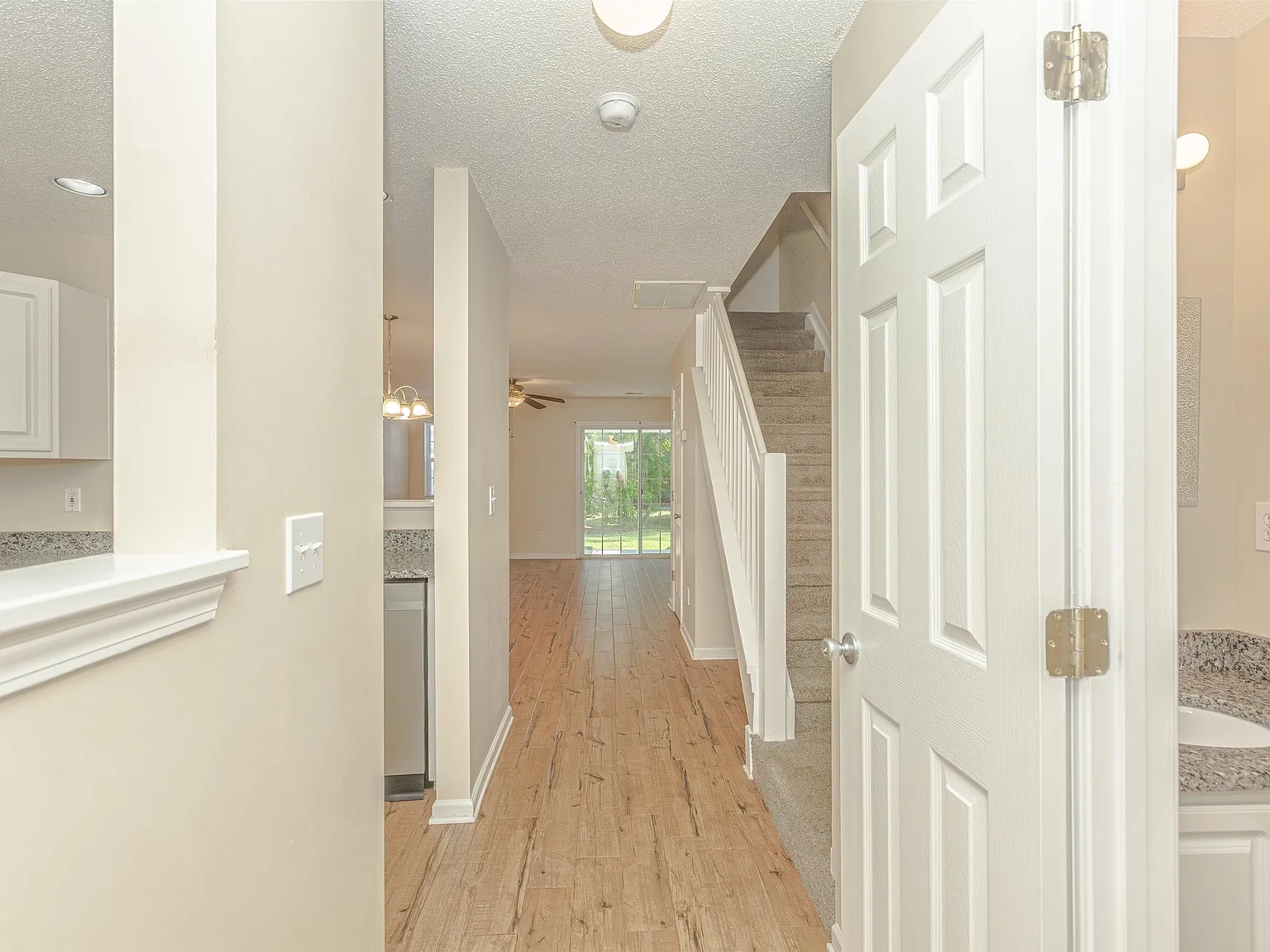 2 bed, 2.5 bath, 1074 sqft, $1,800 — Photo 3