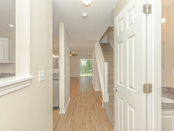 3rd image of 754 Aspen Dr