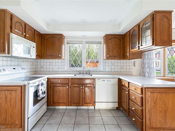 4th image of 378 Melbourne Ave