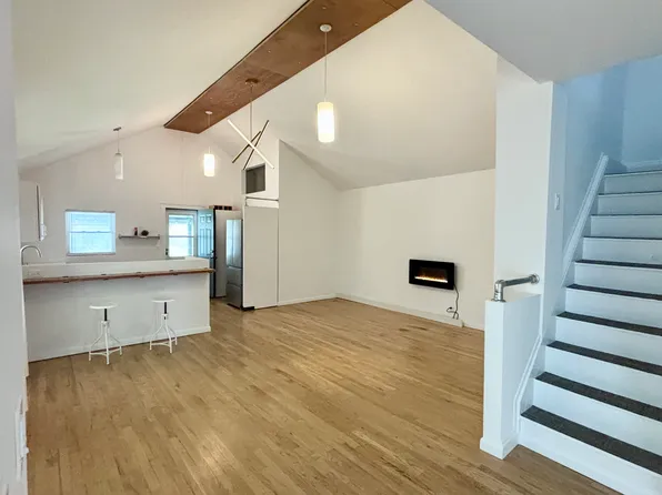 2308 W 11th St, Cleveland, OH 44113