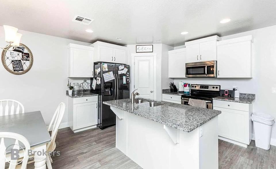 Granite Countertop Kitchen with island