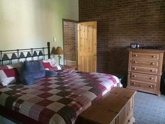 3rd image of 1401 Moraine Cir