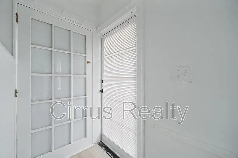 2 bed, 1.0 bath, 736 sqft, $1,395 — Photo 3