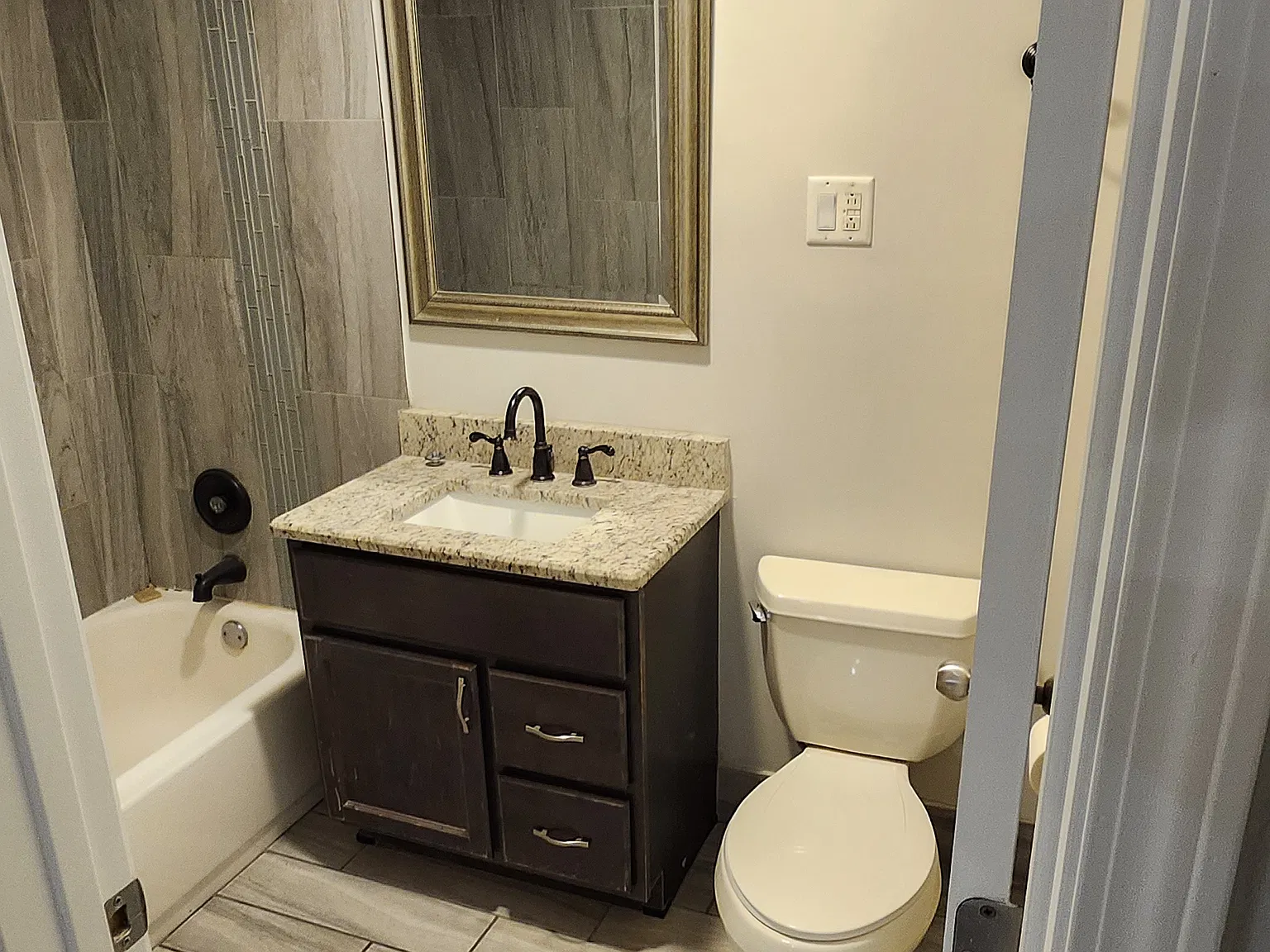 1113 Holiday Ln — Photo 3