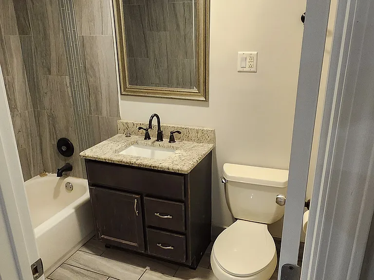 1113 Holiday Ln — Photo 3