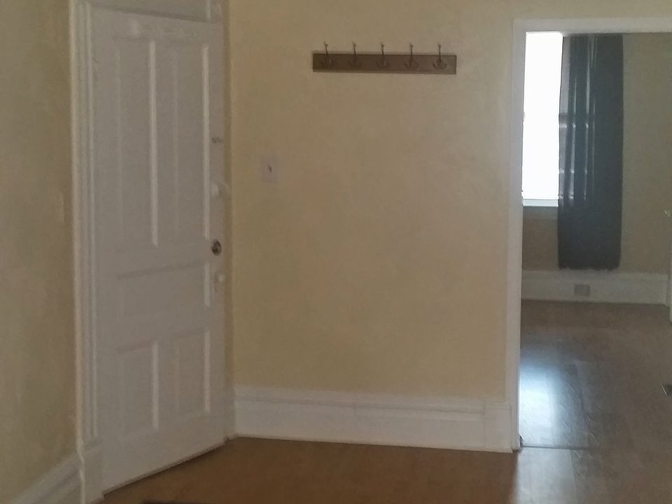 Living room - apartment entrance