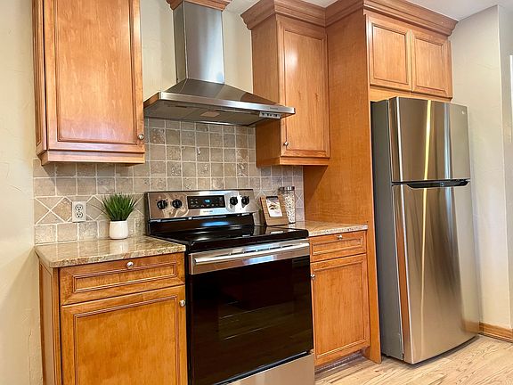3rd image of 3146 S Hills Ct