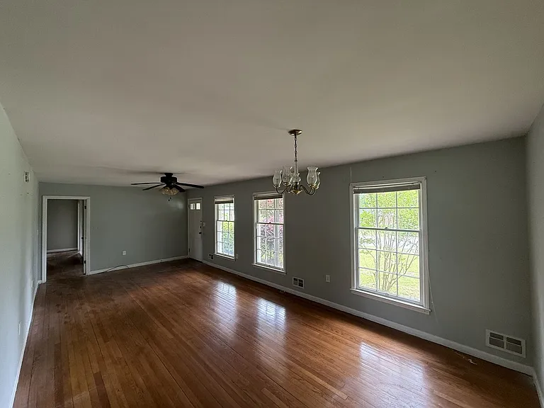 6 Georgian Dr — Photo 4