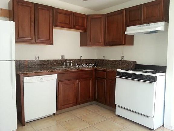 3rd image of 6952 Sylvan Oak Dr