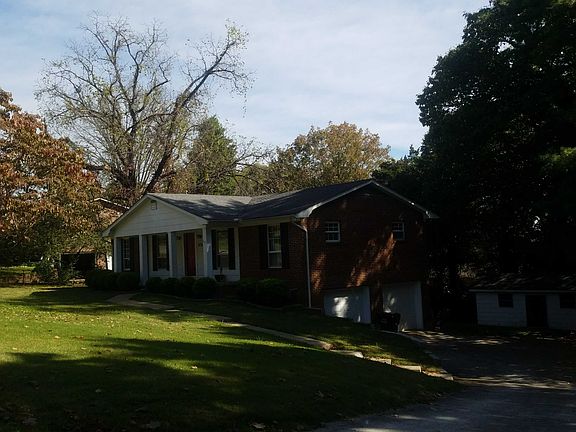 3rd image of 9112 Carlton Cir