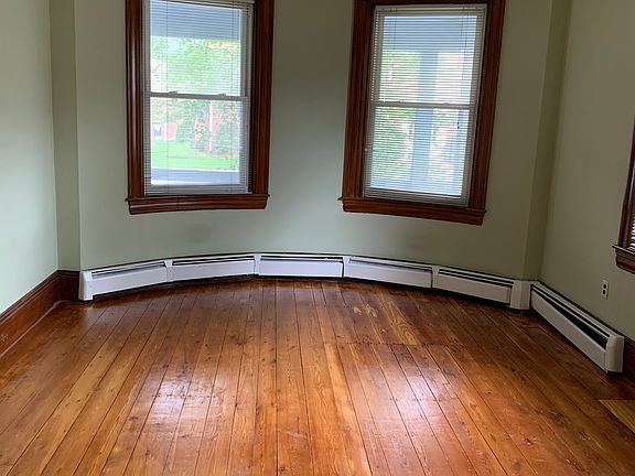 4th image of 500 Centre St #1